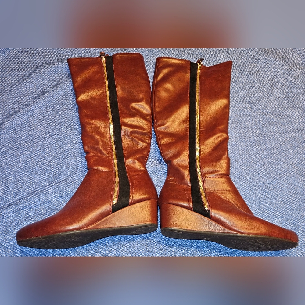 Dream Pairs Fur Lined Boots Oxblood Wedge Heel Gold Faux Zipper Detail sz8 EUC